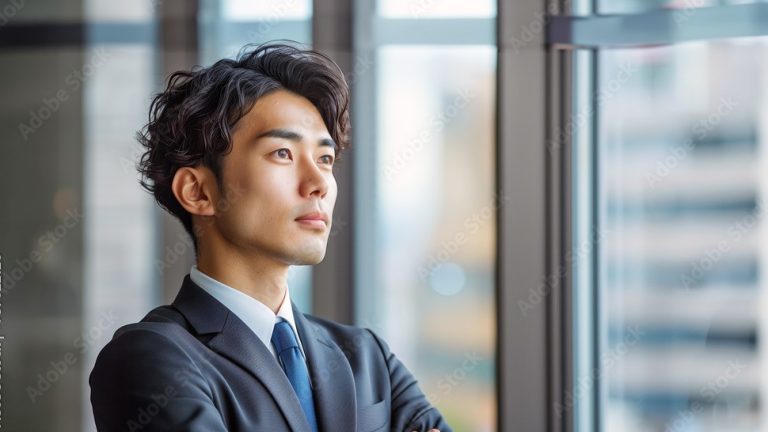 30代のビジネスパーソンがスキルを磨き、転職と副業を通じて年収1000万円を実現するイメージ