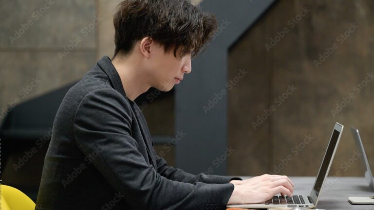 副業から個人事業主になる方法を解説したガイド記事｜2025年版