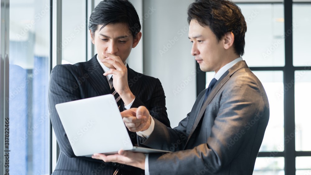 年収1000万を実現する人が持つ思考法と、採用担当が評価する7つの即戦力スキルを解説するハイクラス転職戦略のイメージ